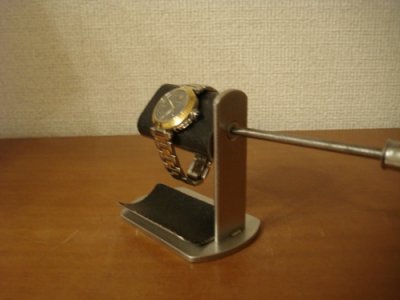 画像3: 腕時計スタンド　角度調整腕時計スタンド　プラスドライバーでだ円パイプの角度を変えられるブラック腕時計スタンド　トレイ付き 　N130221