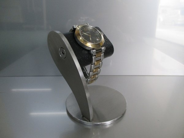 画像1: ネジでだ円パイプをお好みの角度に変えることができます　だ円ブラックヘアーライン仕上げ腕時計スタンド (1)