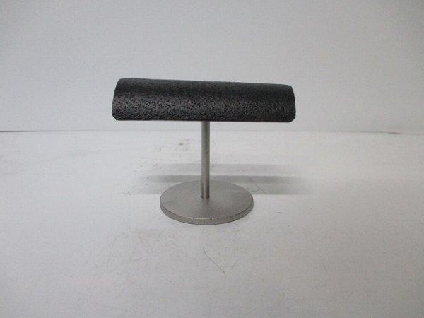 画像6: 腕時計スタンド　　ハーフパイプ型２本掛け腕時計スタンド　ブラック　190529 (6)