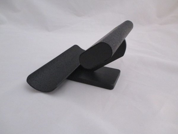 画像4: 腕時計スタンド　オールブラック２本掛けハーフパイプトレイ腕時計スタンド (4)