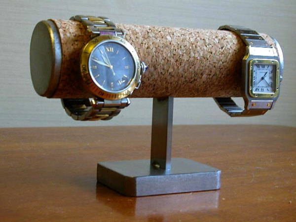 画像1: 小さくてもどっしりしている腕時計スタンド (1)