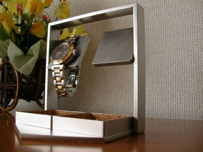 画像3: こじんまりとした腕時計スタンド　ステンレス透明シートバージョン